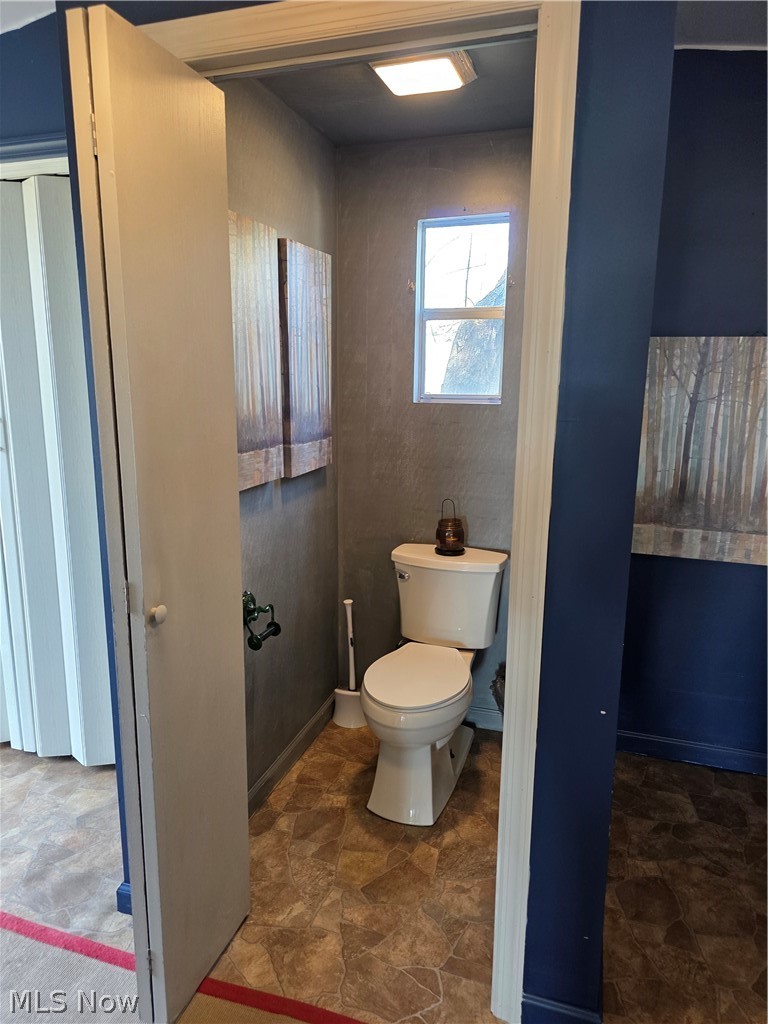 2353-2354 Norman Path Senecaville OH 43780