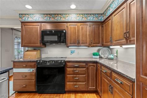 1222 Dearborn Drive Akron OH 44313