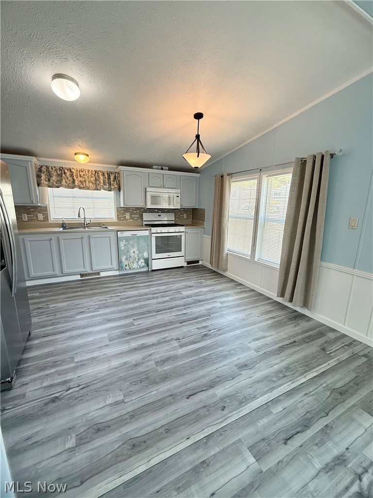 11608 NE 4th Street Magnolia OH 44643