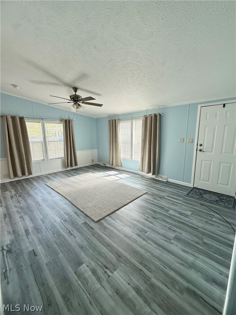 11608 NE 4th Street Magnolia OH 44643