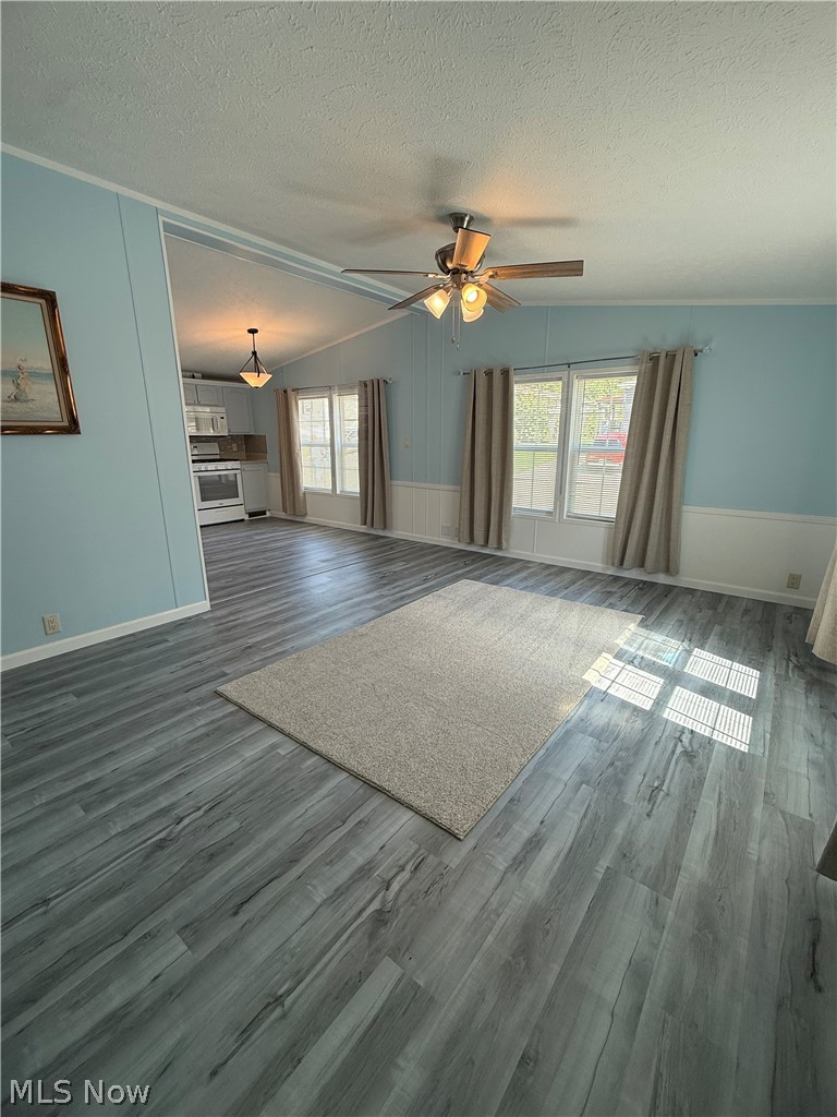 11608 NE 4th Street Magnolia OH 44643