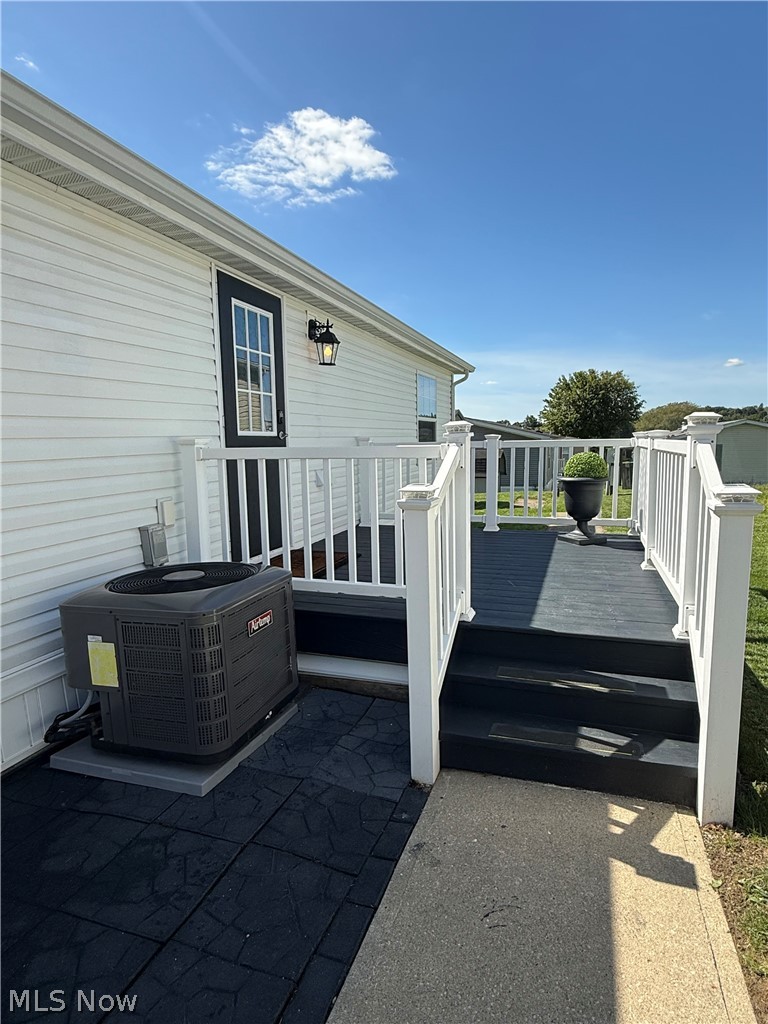 11608 NE 4th Street Magnolia OH 44643
