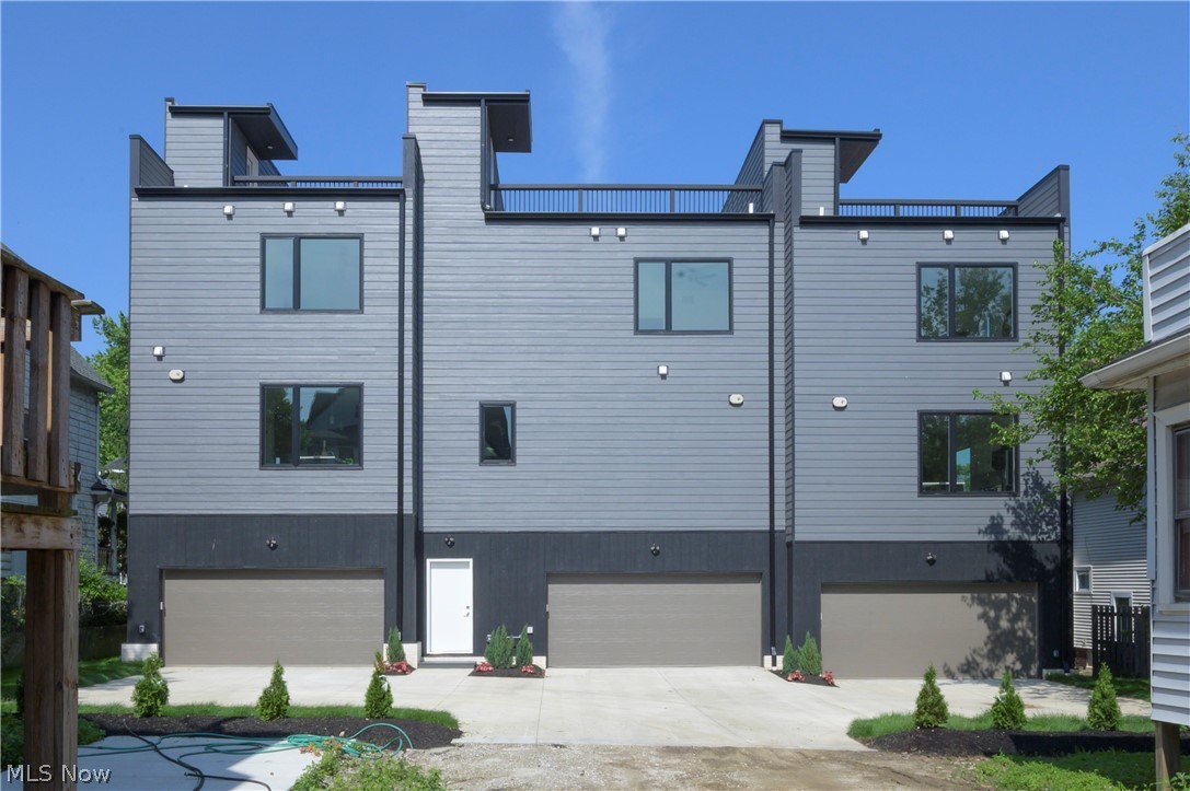 1367 W 74th Street Cleveland OH 44102
