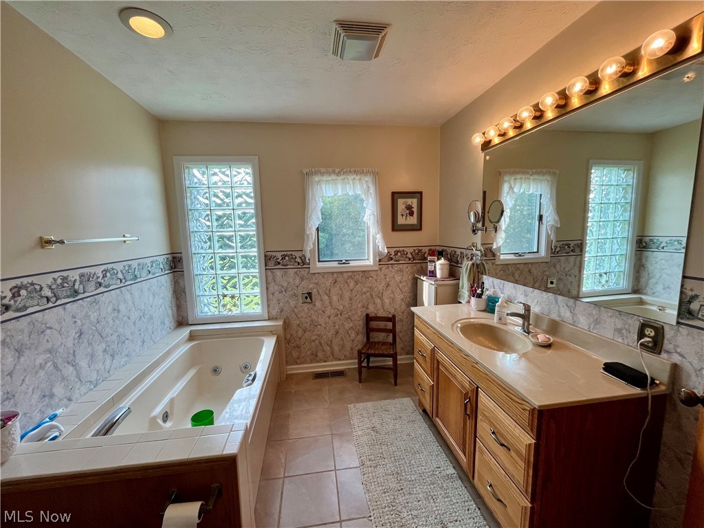 1368 Andora Road NE Carrollton OH 44615
