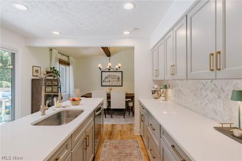 875 Dunning Road New Franklin OH 44614