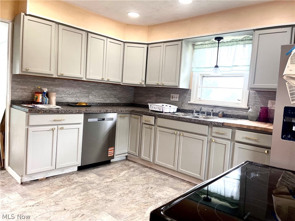 809 Delia Avenue Martins Ferry OH 43935