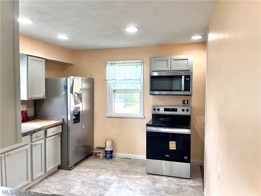 809 Delia Avenue Martins Ferry OH 43935
