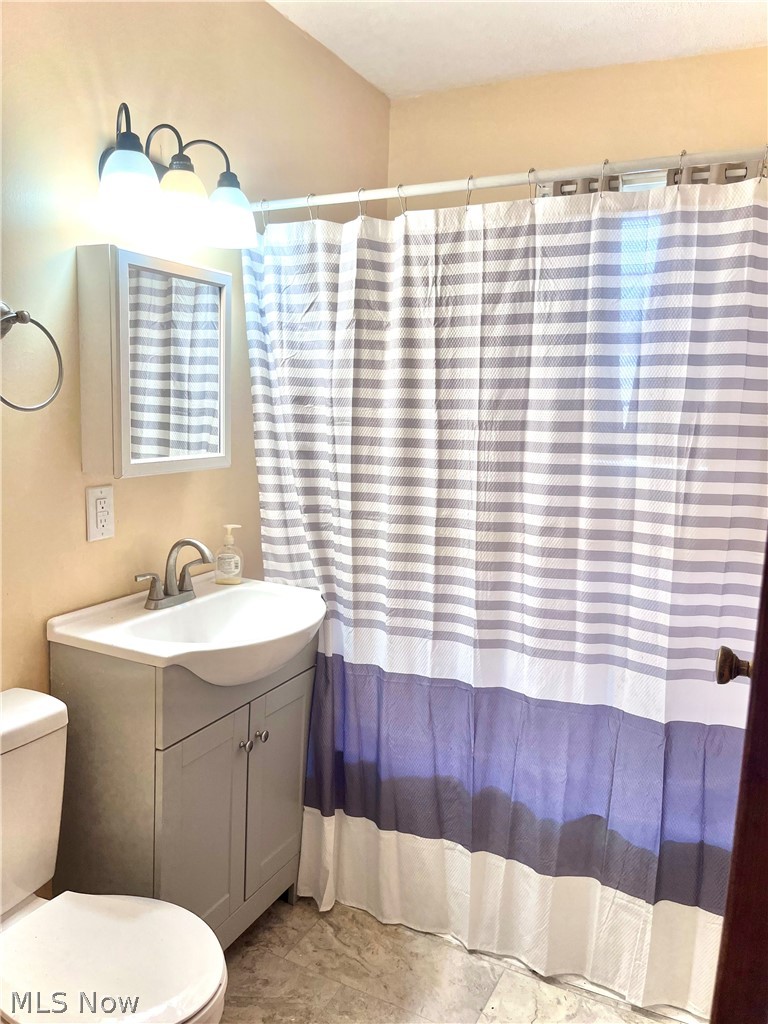 809 Delia Avenue Martins Ferry OH 43935