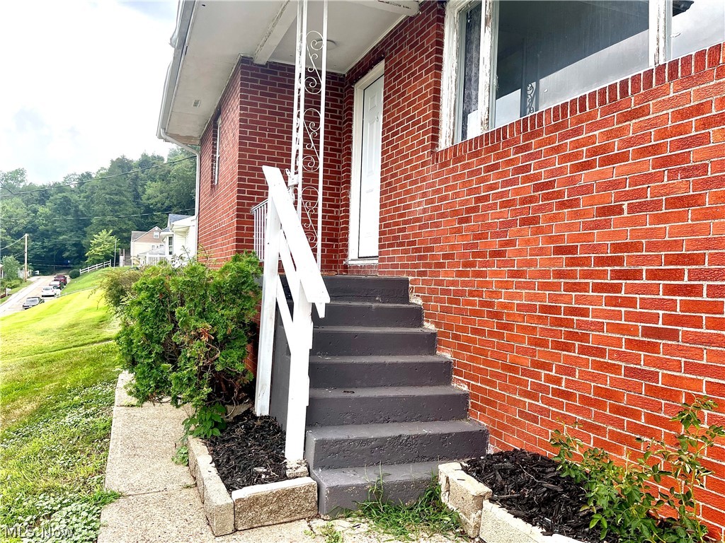 809 Delia Avenue Martins Ferry OH 43935
