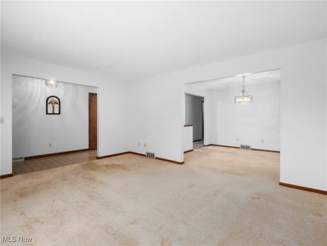 4250 Dawncliff Drive Brooklyn OH 44144