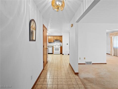 4250 Dawncliff Drive Brooklyn OH 44144