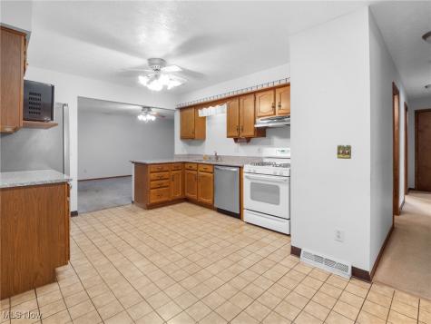 4250 Dawncliff Drive Brooklyn OH 44144