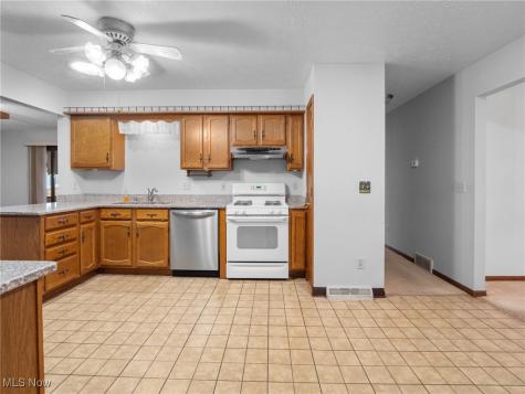 4250 Dawncliff Drive Brooklyn OH 44144