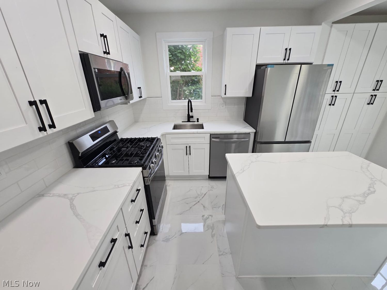 1662 Woodward Avenue Lakewood OH 44107