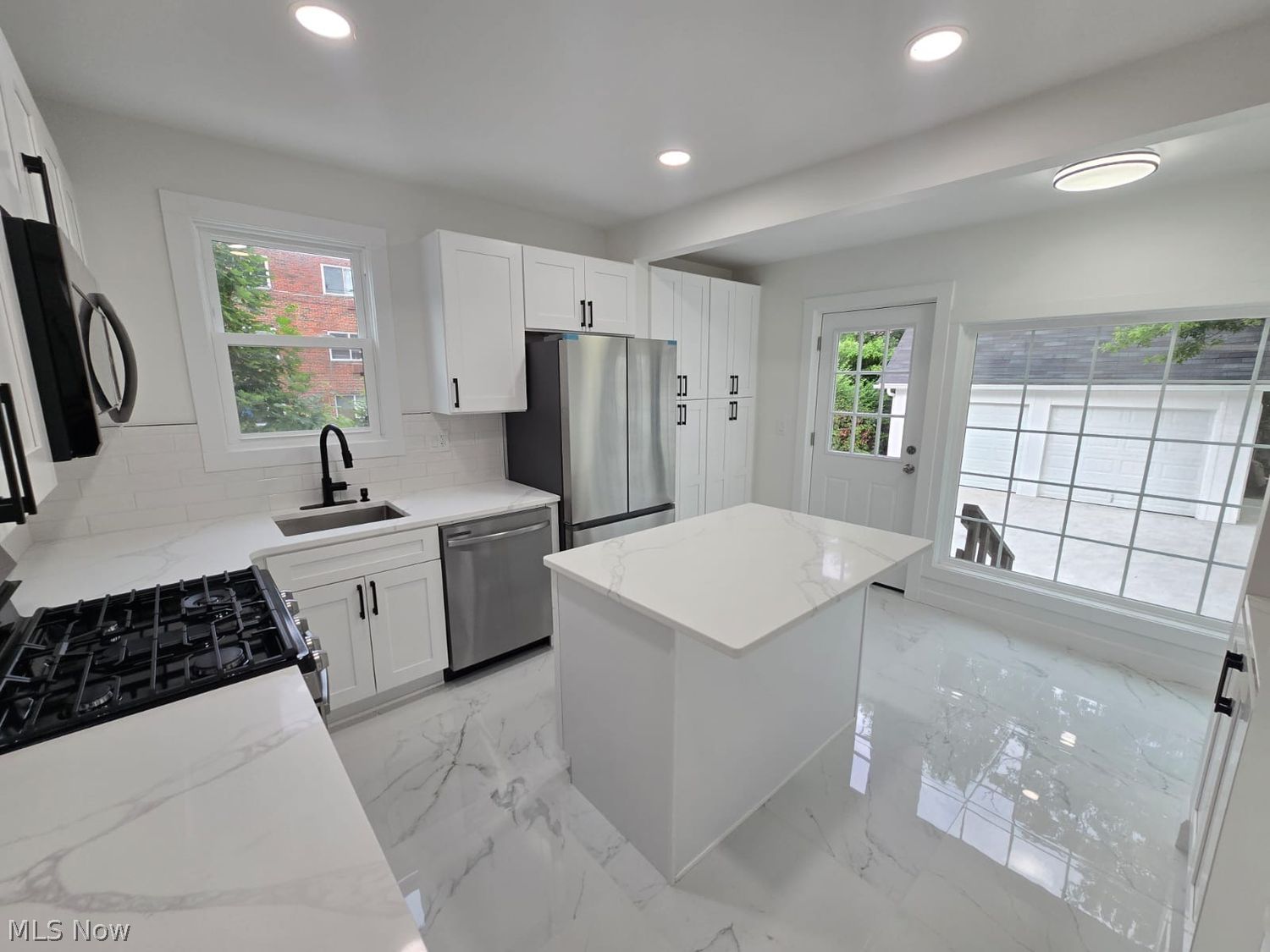 1662 Woodward Avenue Lakewood OH 44107