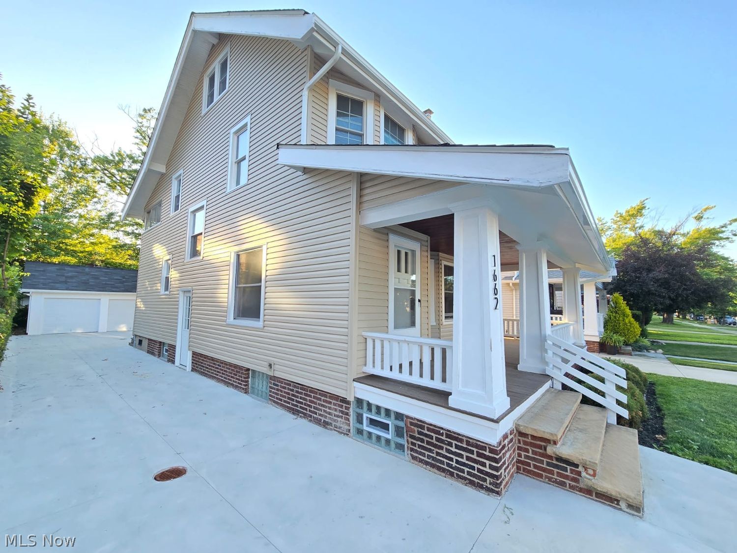 1662 Woodward Avenue Lakewood OH 44107