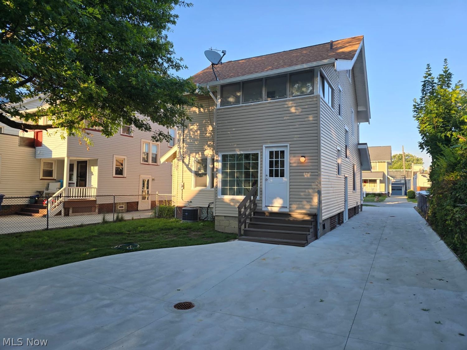 1662 Woodward Avenue Lakewood OH 44107