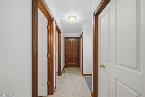 992 Liberty Lane NW North Canton OH 44720