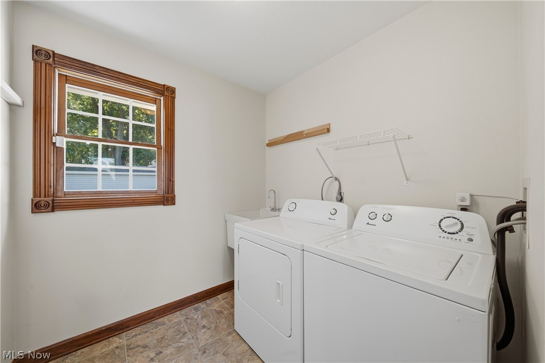 992 Liberty Lane NW North Canton OH 44720