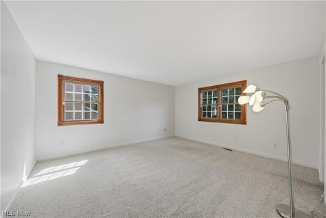992 Liberty Lane NW North Canton OH 44720