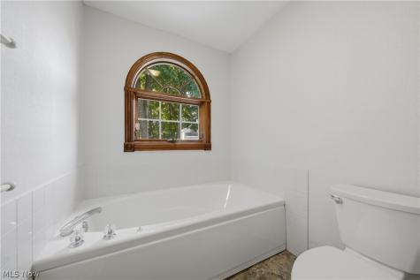 992 Liberty Lane NW North Canton OH 44720