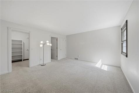 992 Liberty Lane NW North Canton OH 44720