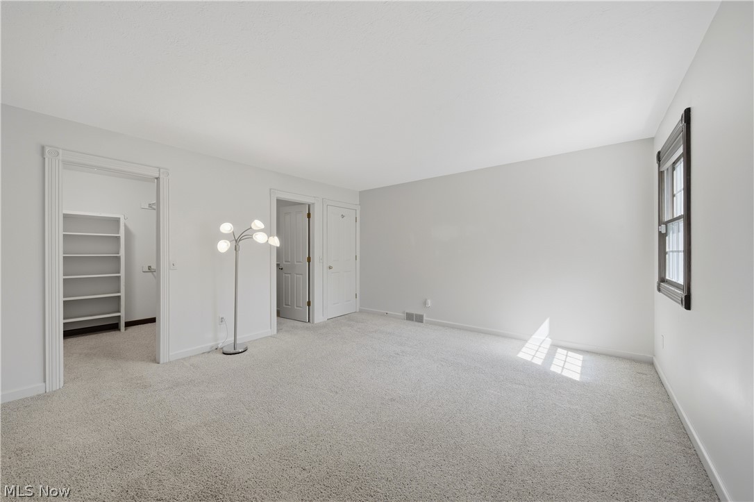 992 Liberty Lane NW North Canton OH 44720
