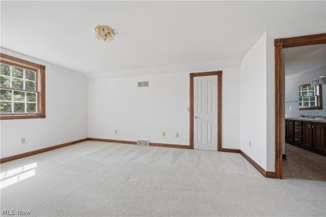 992 Liberty Lane NW North Canton OH 44720