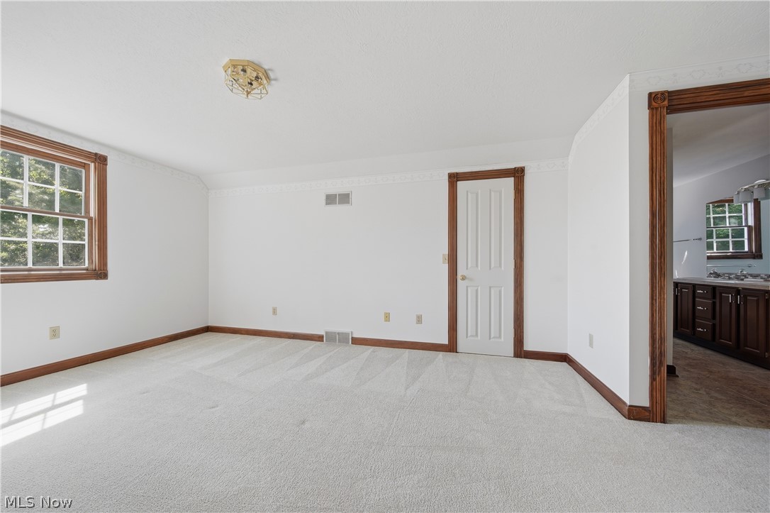 992 Liberty Lane NW North Canton OH 44720