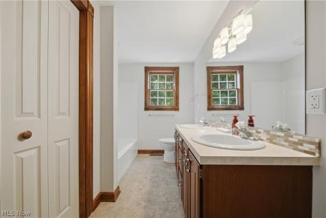 992 Liberty Lane NW North Canton OH 44720
