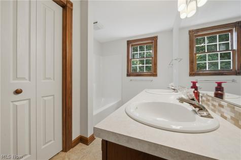 992 Liberty Lane NW North Canton OH 44720