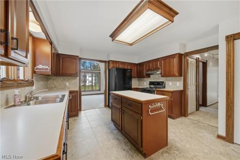 992 Liberty Lane NW North Canton OH 44720