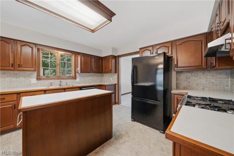 992 Liberty Lane NW North Canton OH 44720