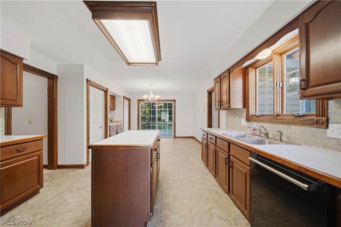 992 Liberty Lane NW North Canton OH 44720