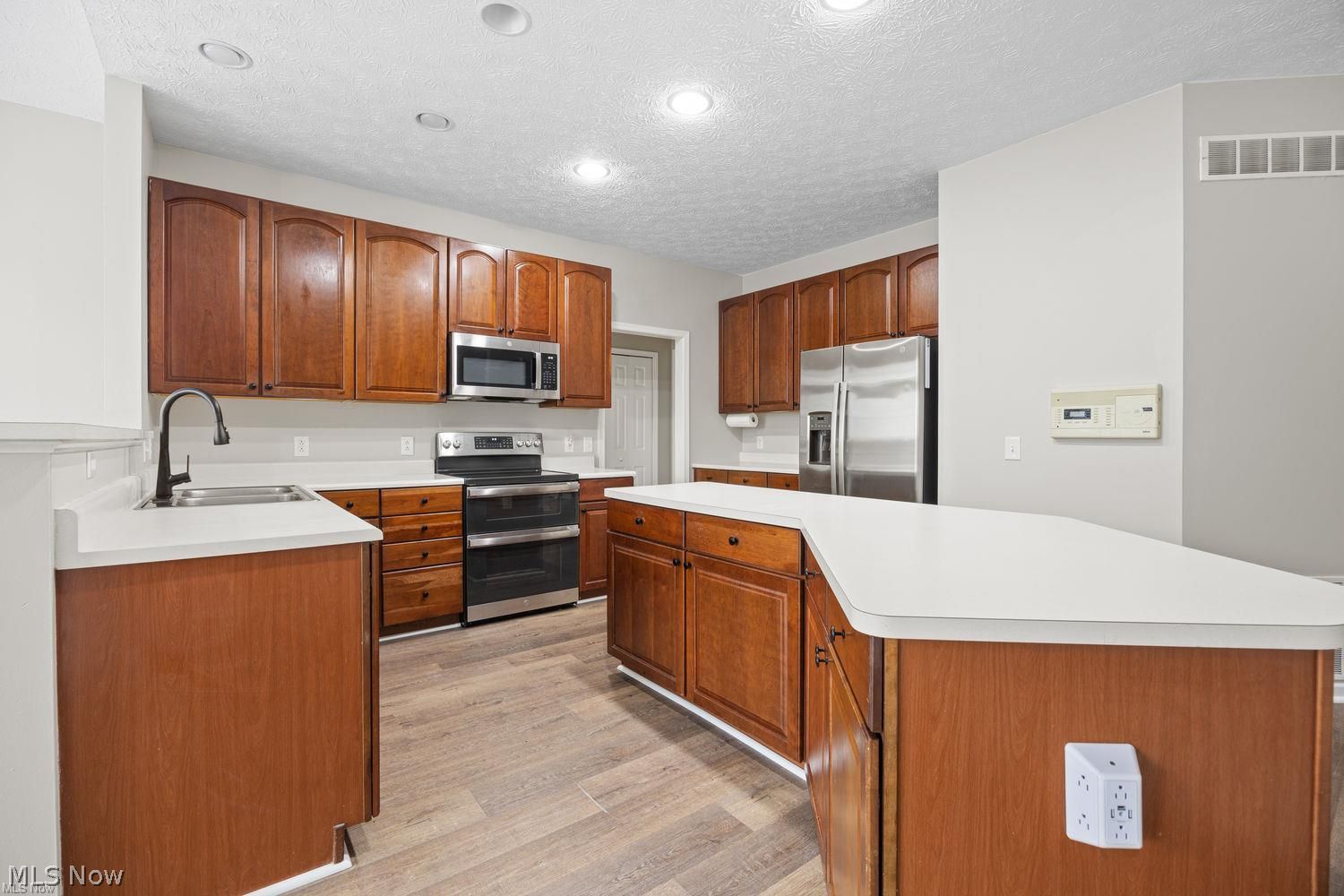 756 Sparrow Way Wadsworth OH 44281