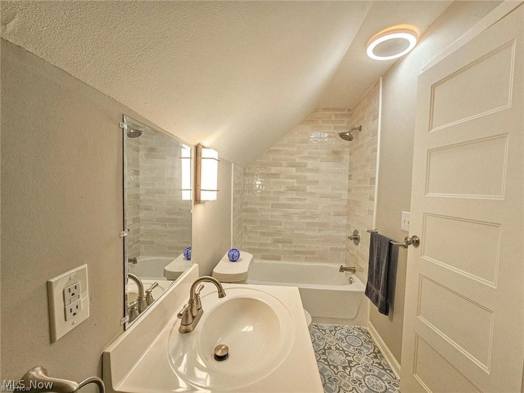 523 Janet Drive Canfield OH 44406