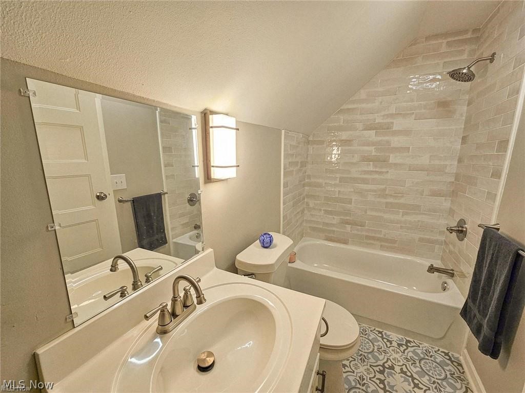 523 Janet Drive Canfield OH 44406