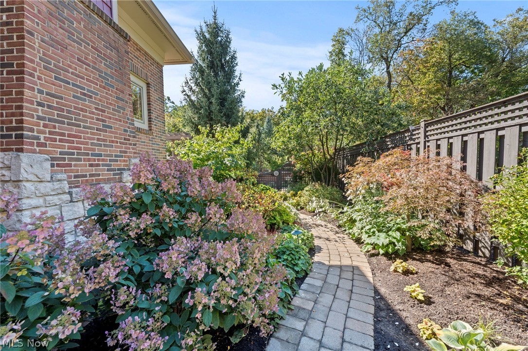 9 Kenilworth Mews Cleveland Heights OH 44106