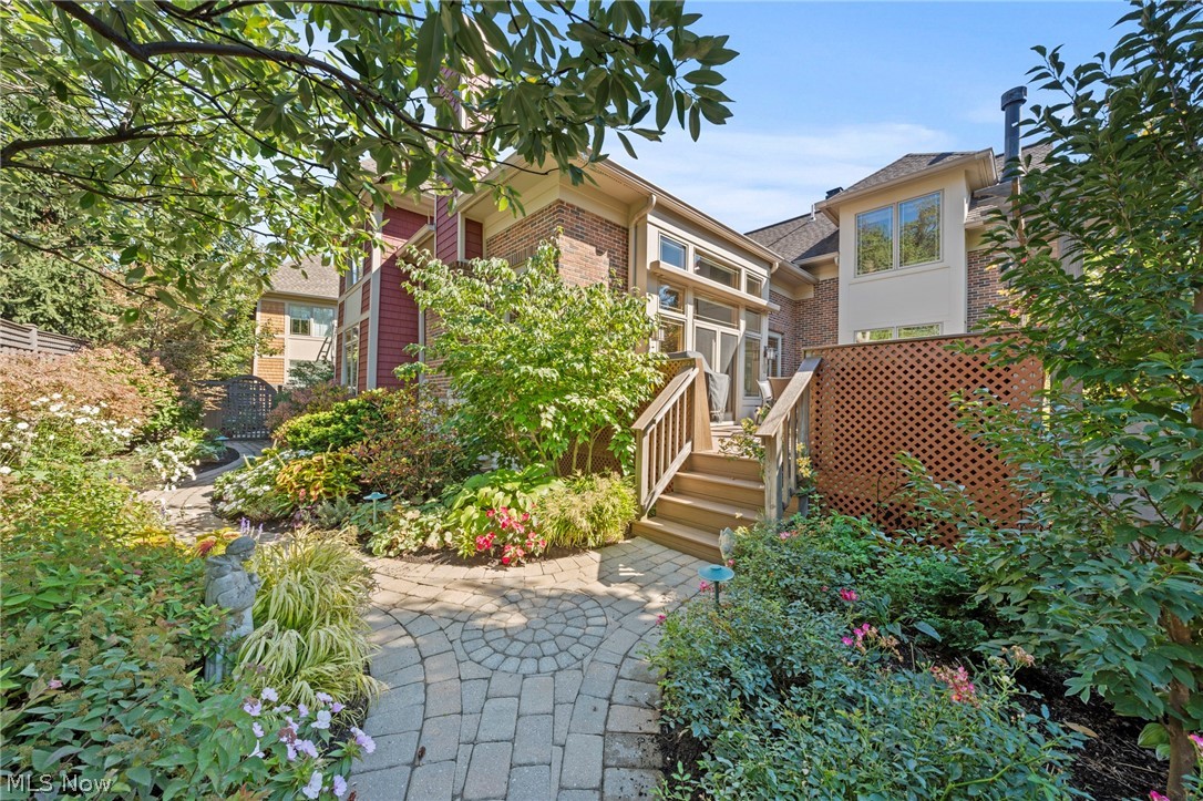 9 Kenilworth Mews Cleveland Heights OH 44106