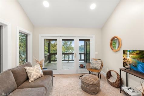 140 W Mohawk Drive Malvern OH 44644