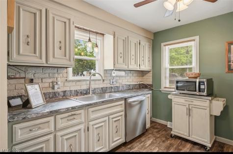 977 Learidge Road Lyndhurst OH 44124