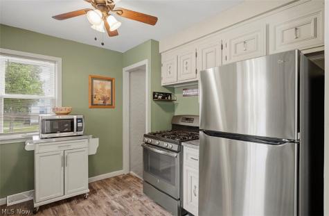 977 Learidge Road Lyndhurst OH 44124