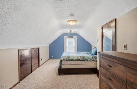 977 Learidge Road Lyndhurst OH 44124
