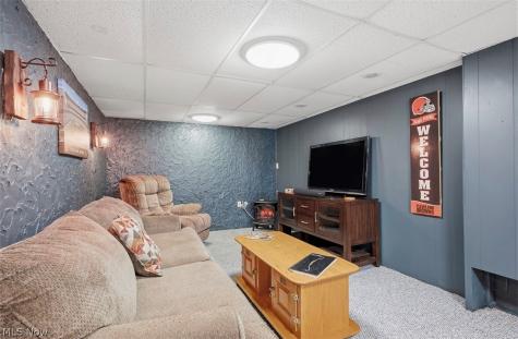 977 Learidge Road Lyndhurst OH 44124