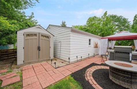 977 Learidge Road Lyndhurst OH 44124