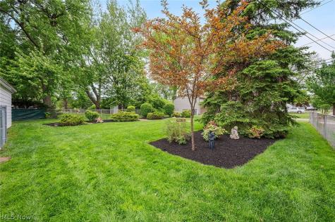 977 Learidge Road Lyndhurst OH 44124