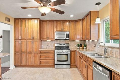 6611 Wedgewood Drive North Olmsted OH 44070