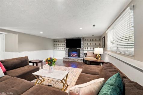 6611 Wedgewood Drive North Olmsted OH 44070