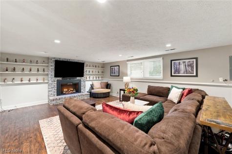 6611 Wedgewood Drive North Olmsted OH 44070