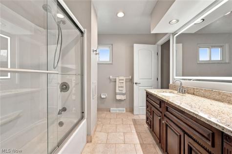 6611 Wedgewood Drive North Olmsted OH 44070